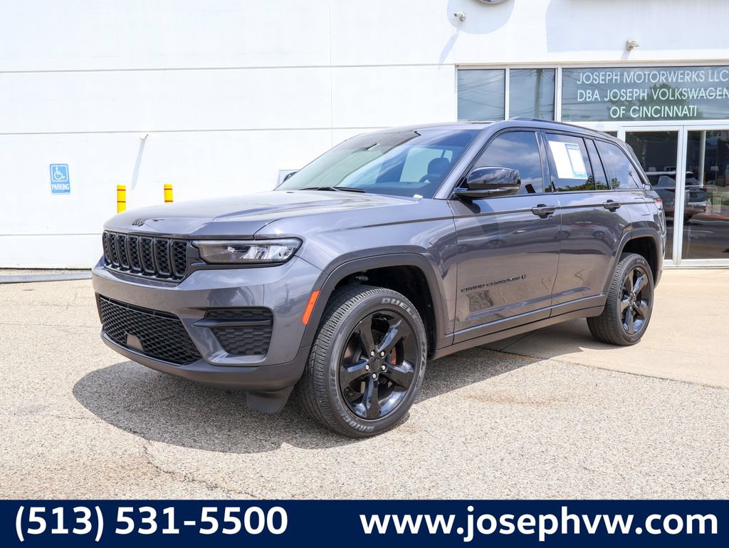 Used 2024 Jeep Grand Cherokee Altitude AWD/4WD image 1