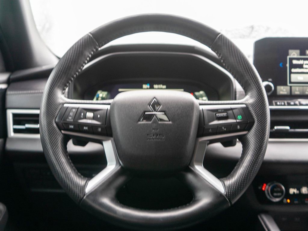 Used 2024 Mitsubishi Outlander 4WD Plug-In Hybrid image 16