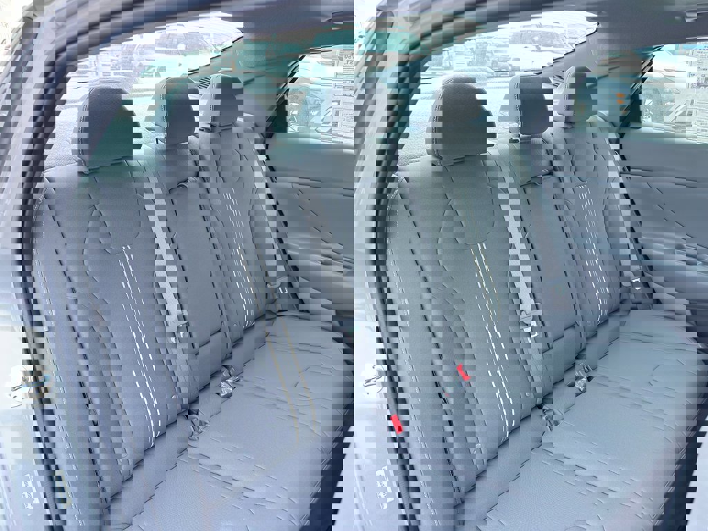 New 2025 Hyundai Elantra SEL image 35