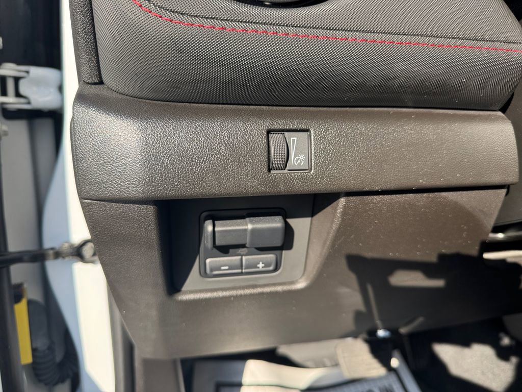 Used 2024 Chevrolet Colorado Z71 w/ Z71 Convenience Package 2 image 31