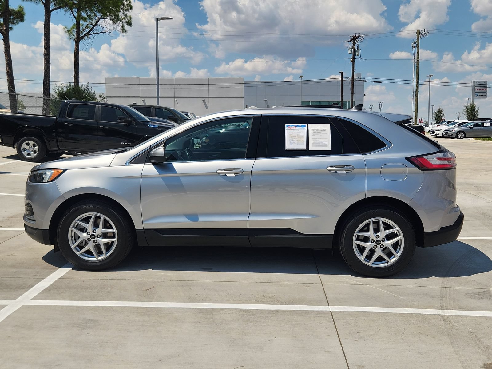 Used 2024 Ford Edge SEL AWD/4WD image 7