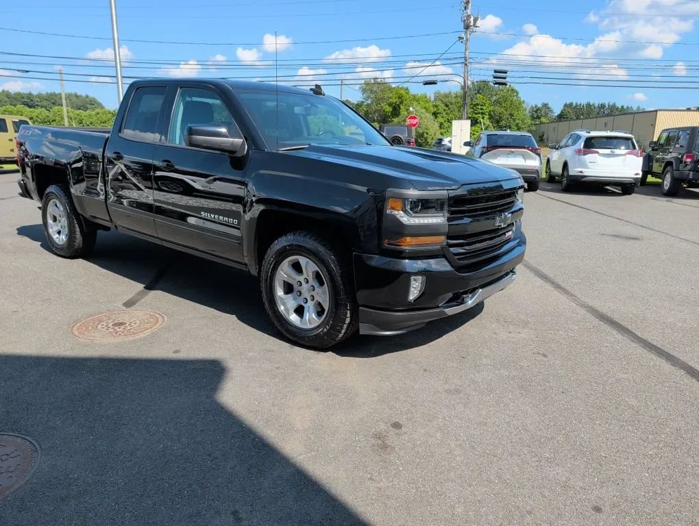 Used 2018 Chevrolet Silverado 1500 LT w/ All Star Edition AWD/4WD image 3