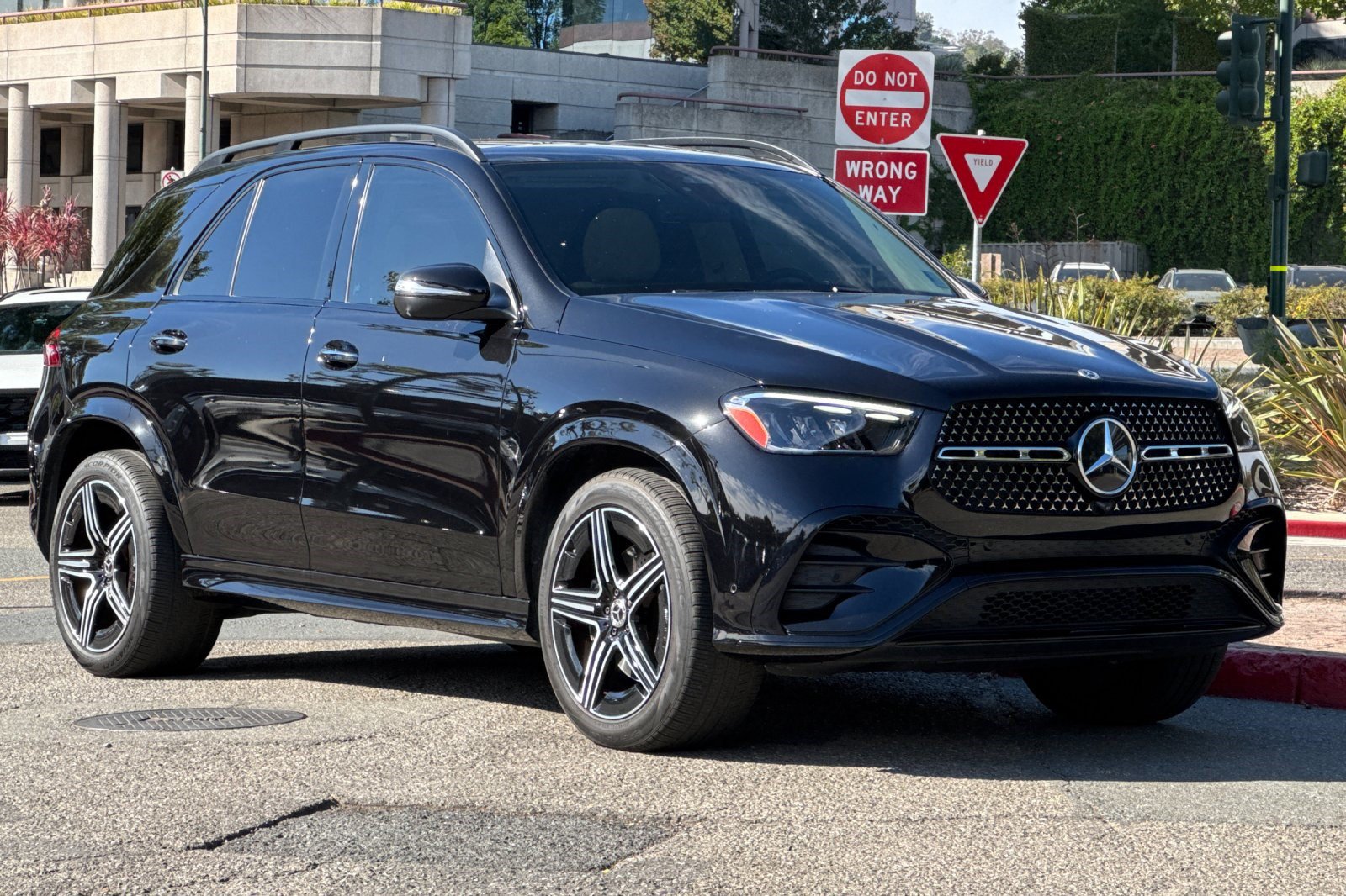 Used 2024 Mercedes-Benz GLE 450e 4MATIC image 5