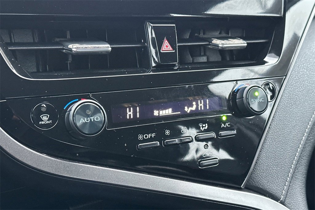 Used 2022 Toyota Camry SE image 23