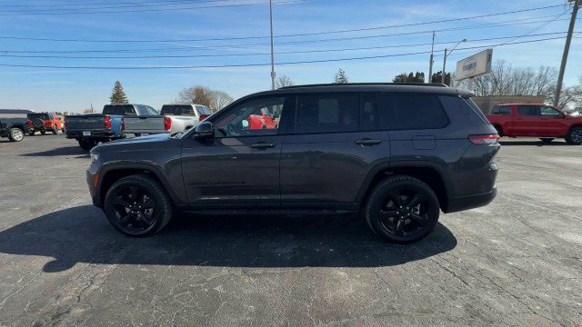 Used 2022 Jeep Grand Cherokee L Limited w/ Black Appearance Package image 5