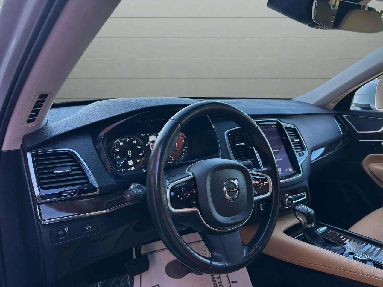 Used 2016 Volvo XC90 T6 Momentum image 16