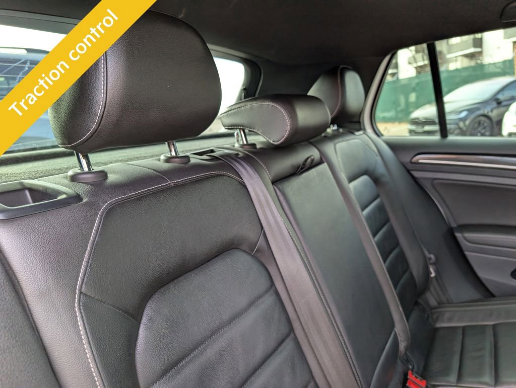 Used 2017 Volkswagen Golf R 4-Door image 14