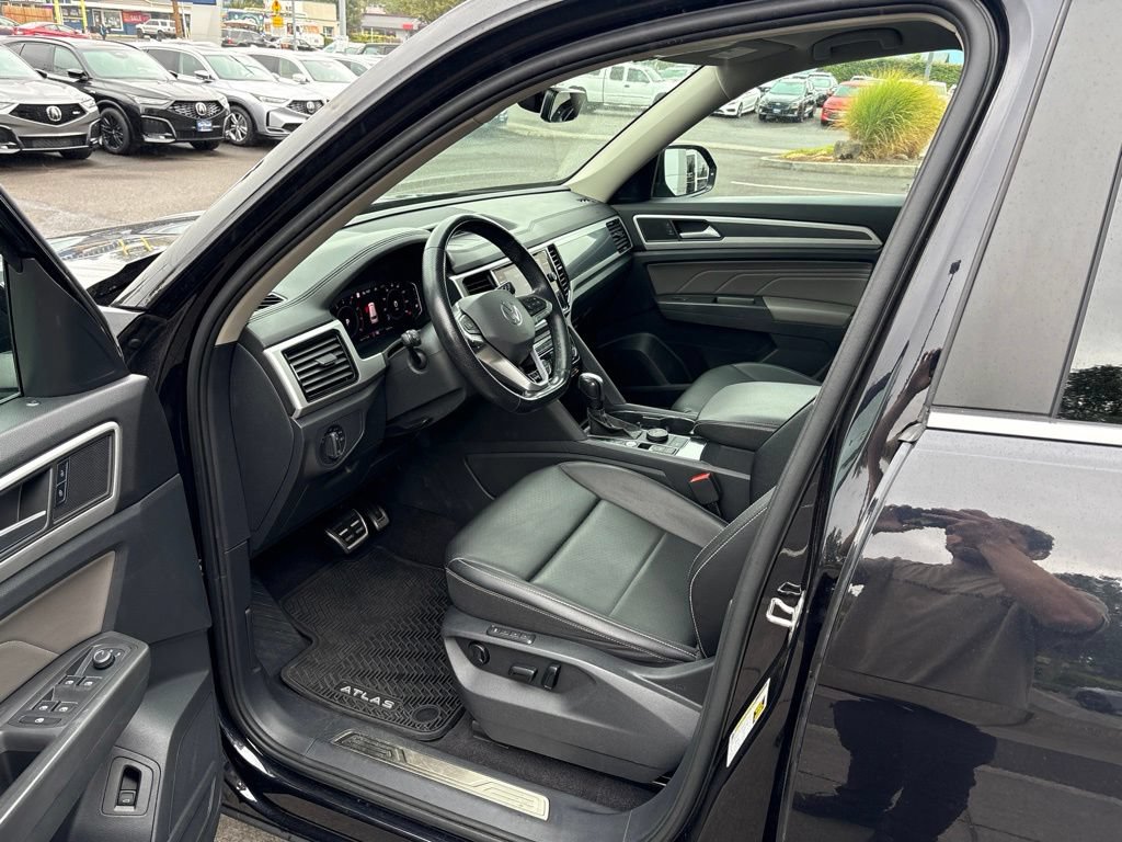 Used 2022 Volkswagen Atlas SEL R-Line AWD/4WD image 13