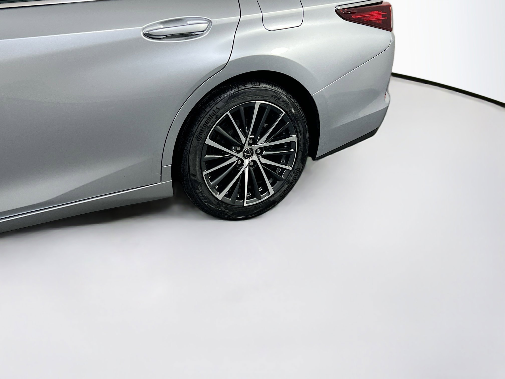 Used 2023 Lexus ES 350 w/ Premium Package image 31