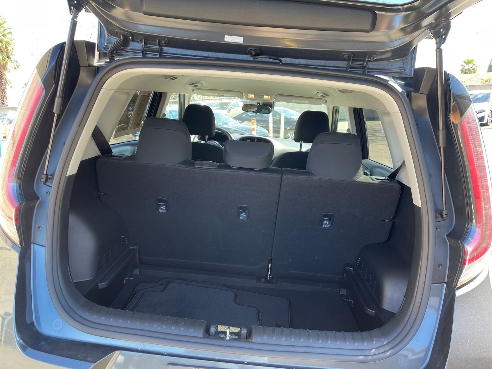 Used 2025 Kia Soul LX w/ LX Technology Package image 35