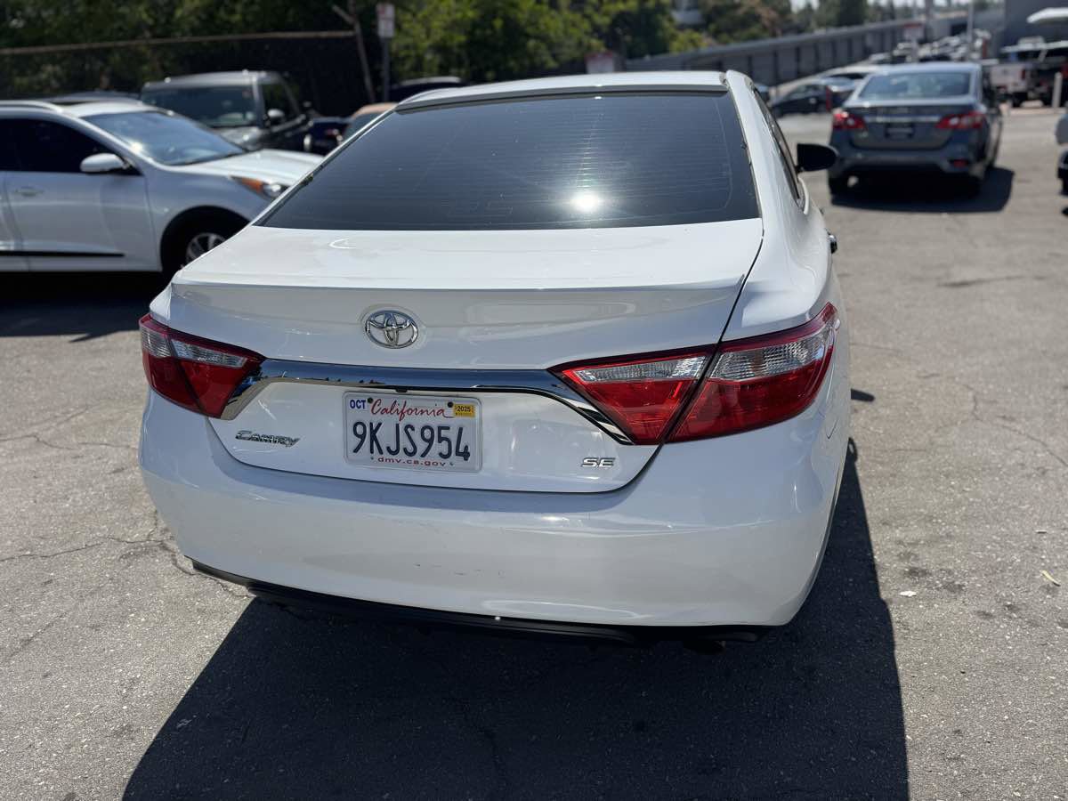 Used 2016 Toyota Camry SE image 5