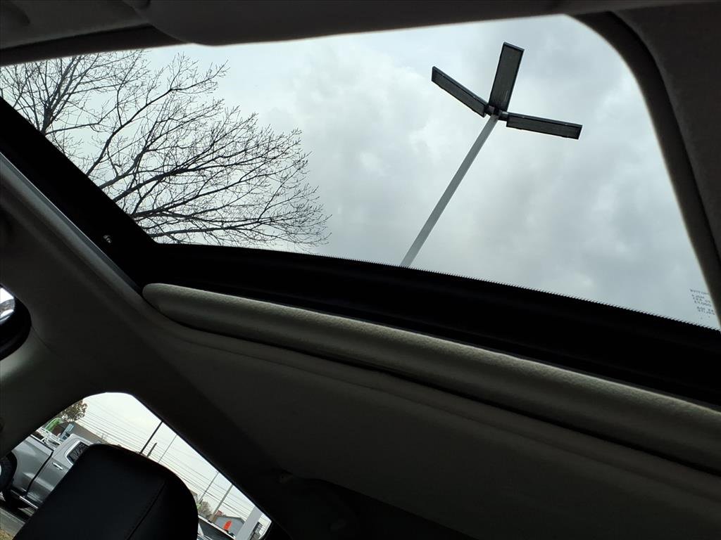 Used 2015 Nissan Juke SL image 11