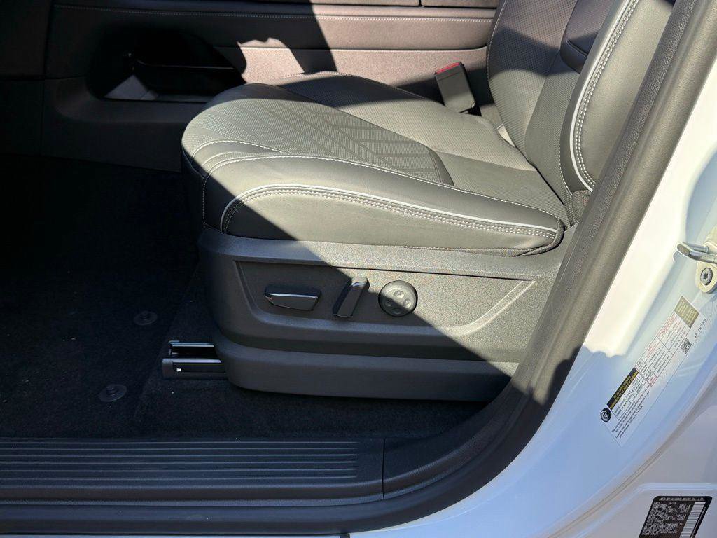 New 2026 INFINITI QX80 Luxe w/ Cargo Package AWD/4WD image 17