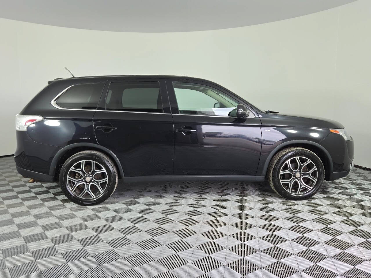 Used 2015 Mitsubishi Outlander GT AWD/4WD image 8