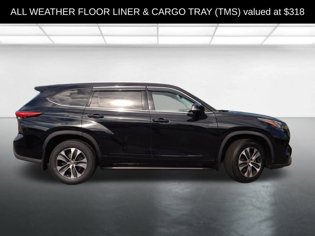Used 2020 Toyota Highlander XLE image 3
