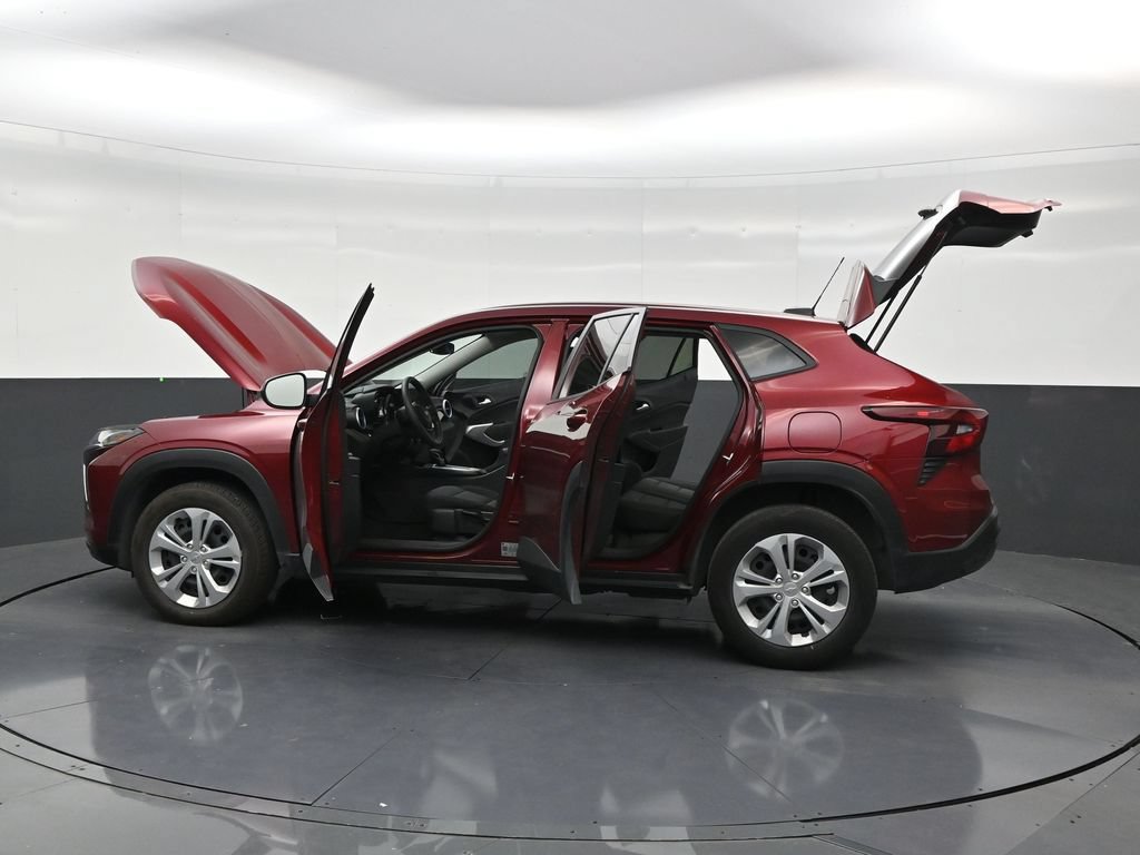 Used 2025 Chevrolet Trax LS FWD image 30