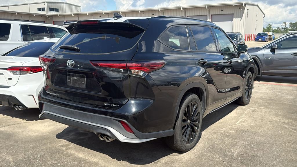 Used 2025 Toyota Highlander XSE AWD/4WD image 3
