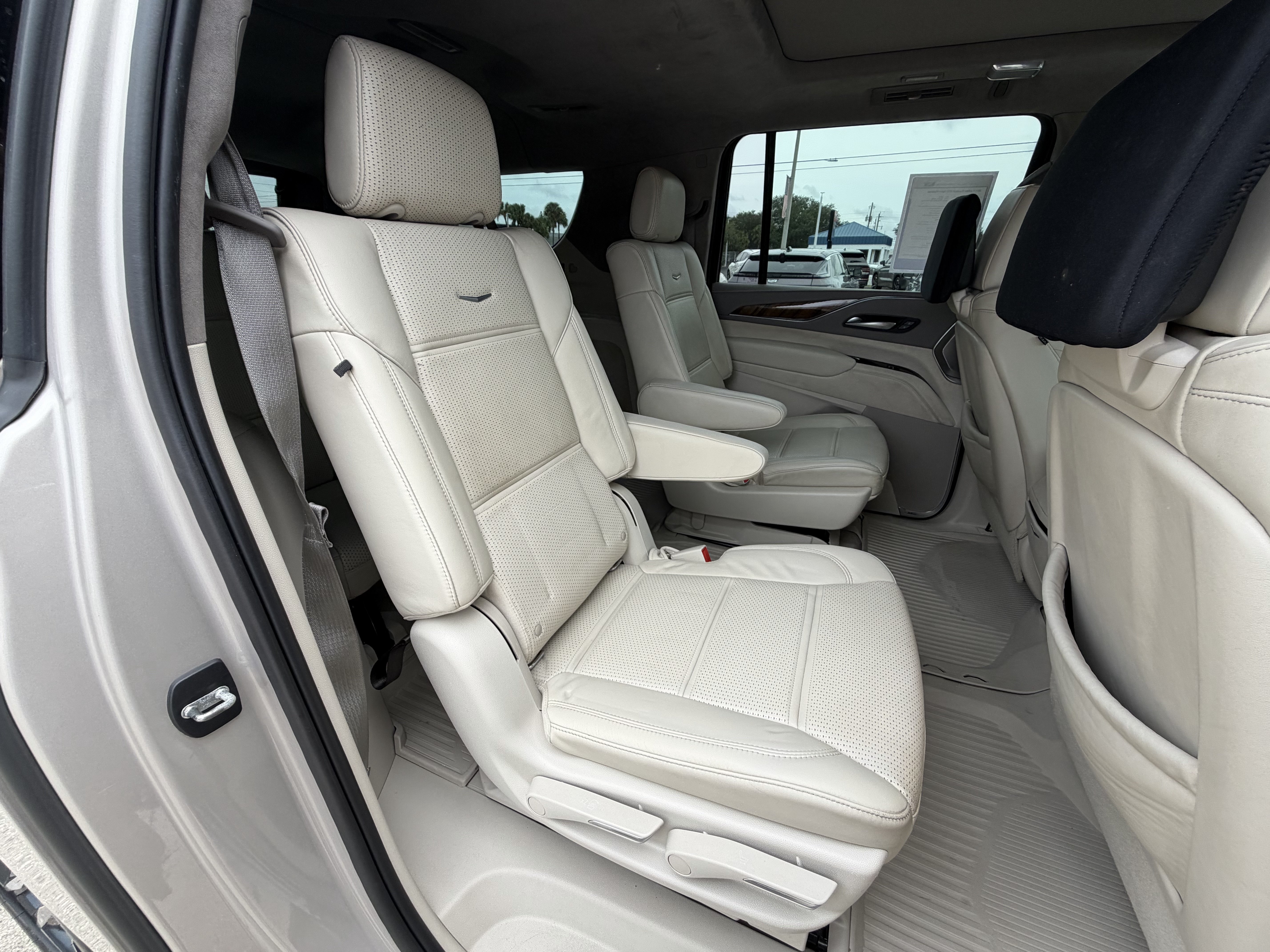 Used 2021 Cadillac Escalade ESV Sport Platinum AWD/4WD image 19