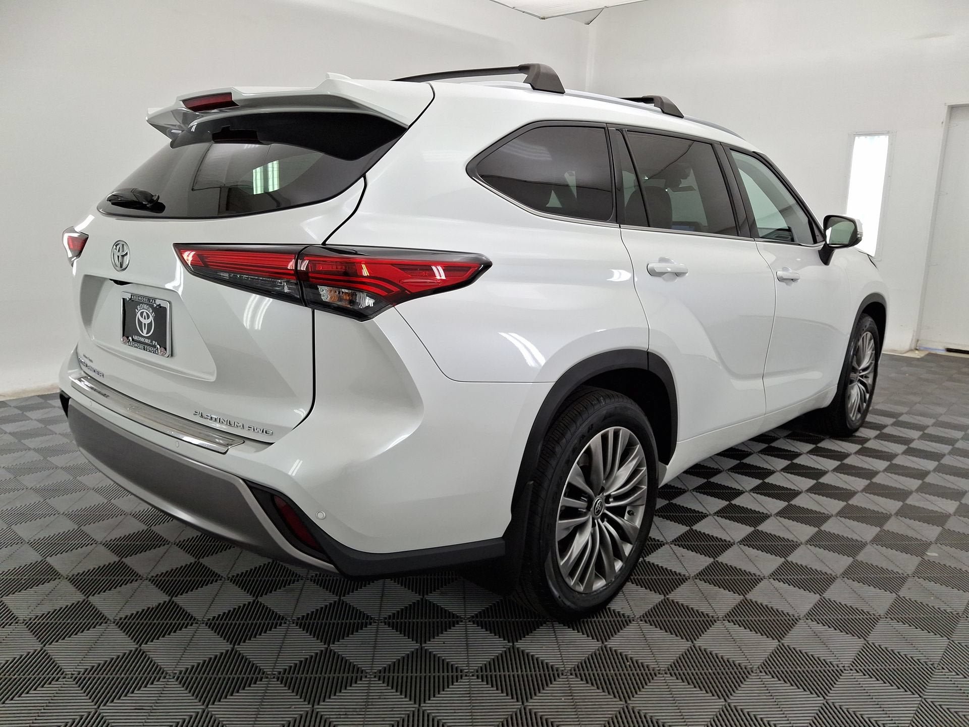 Used 2022 Toyota Highlander Platinum AWD/4WD image 25