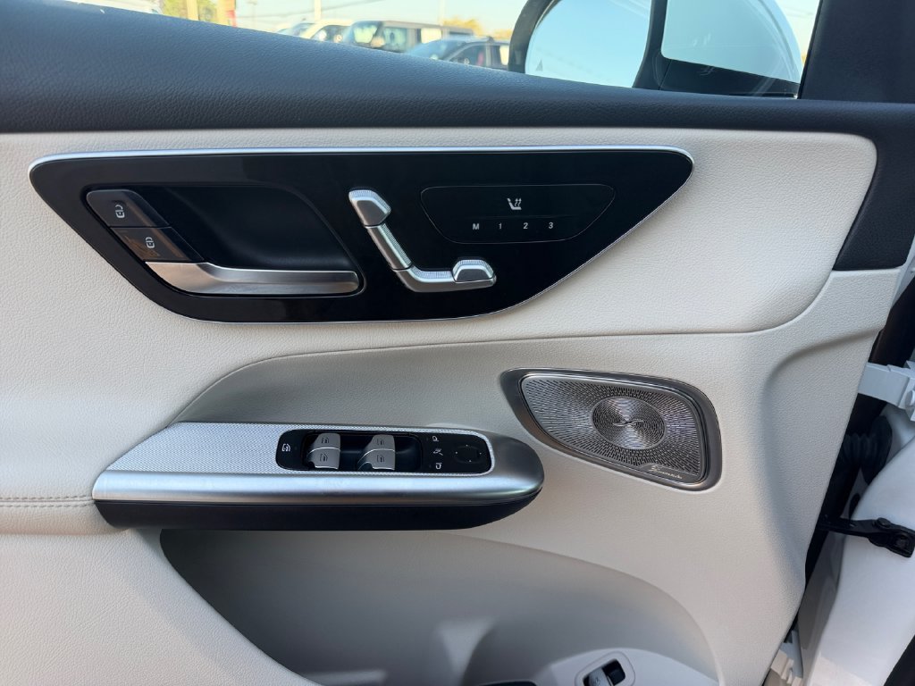 Certified 2025 Mercedes-Benz GLC 300 image 15