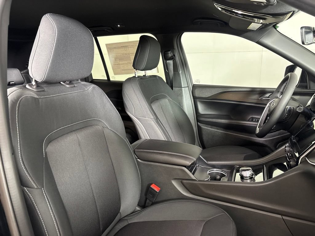 New 2026 Jeep Grand Cherokee Laredo RWD image 17