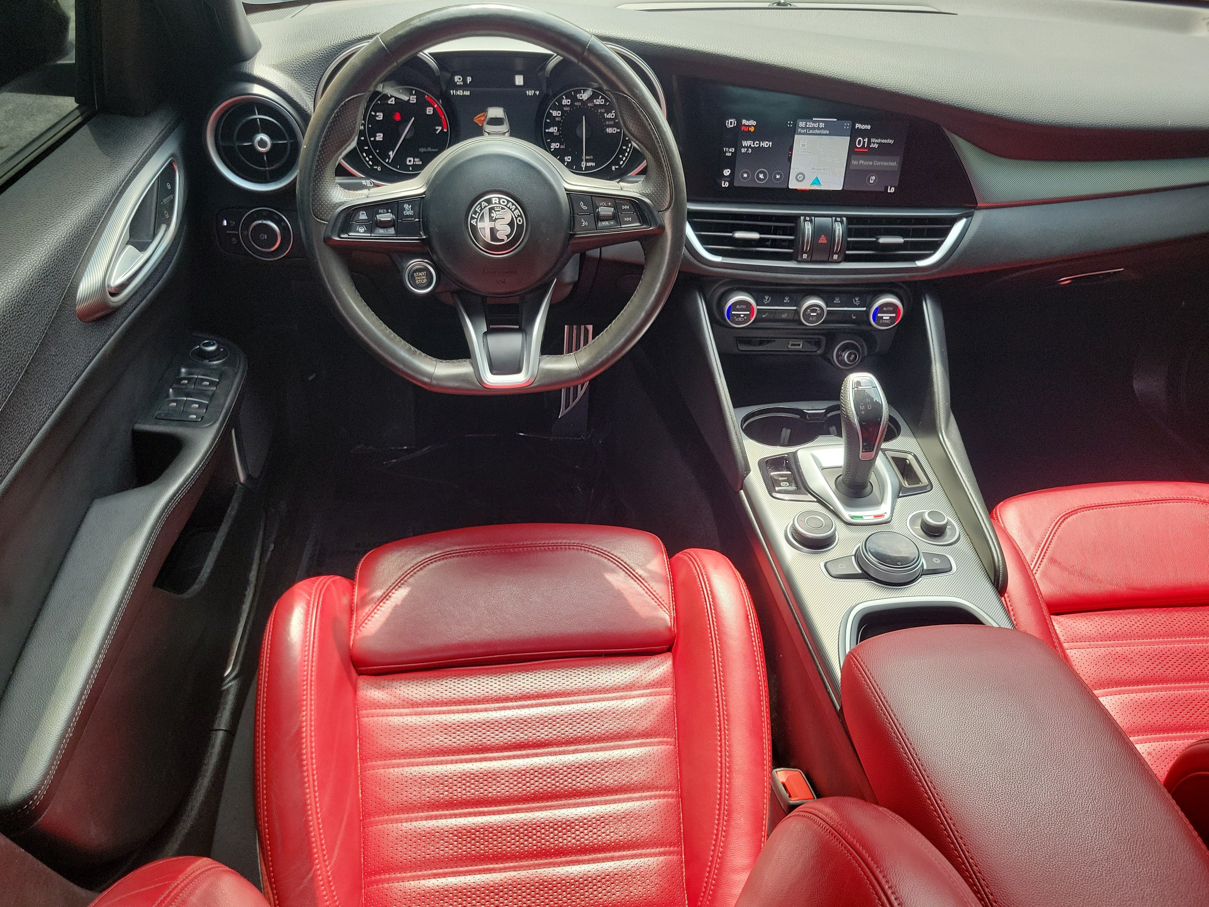 Used 2023 Alfa Romeo Giulia Veloce RWD image 11