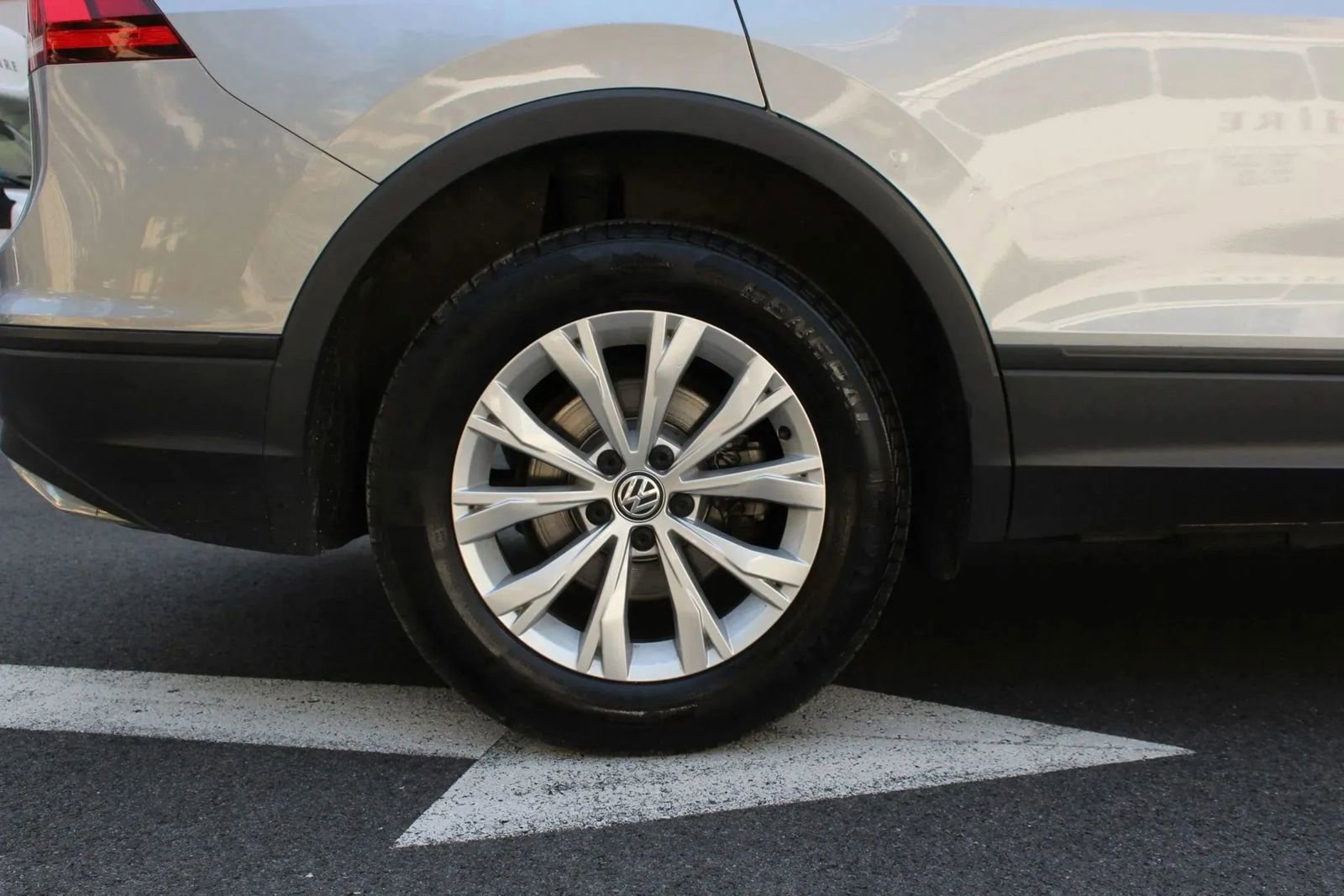 Used 2019 Volkswagen Tiguan SE w/ Panoramic Sunroof Package AWD/4WD image 5