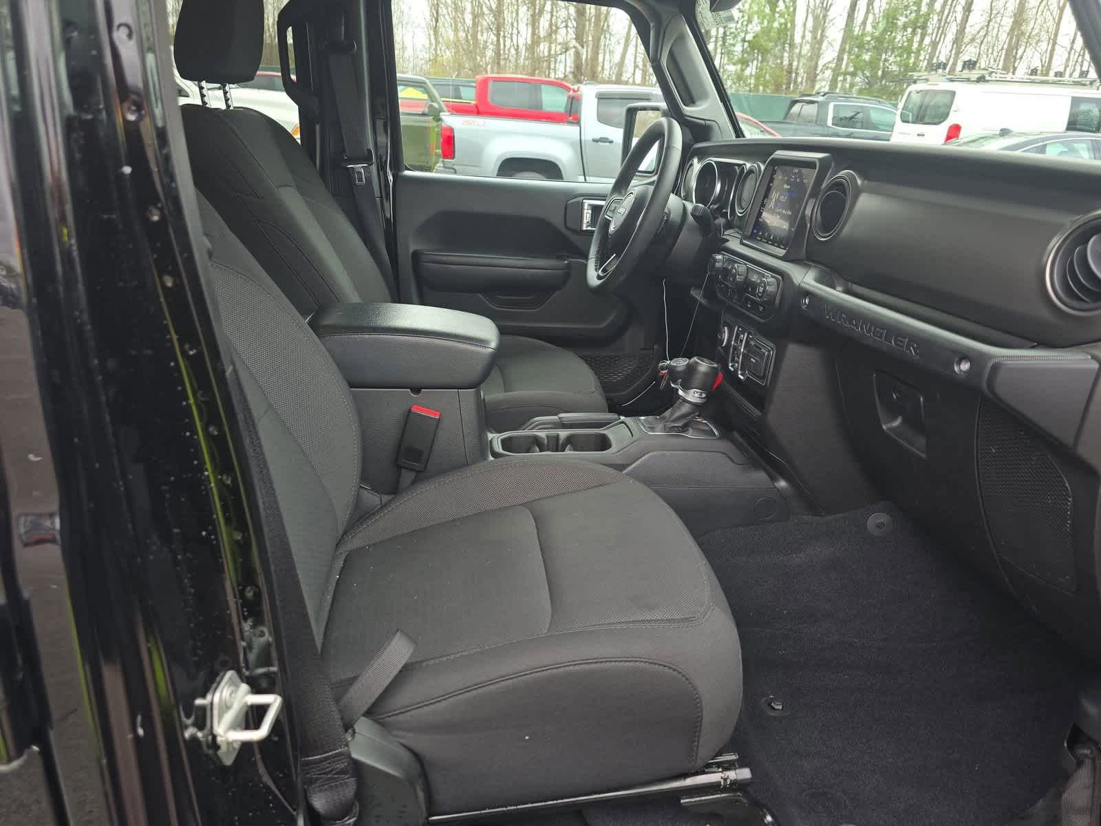 Used 2023 Jeep Wrangler Unlimited w/ Sun & Screen Package image 28