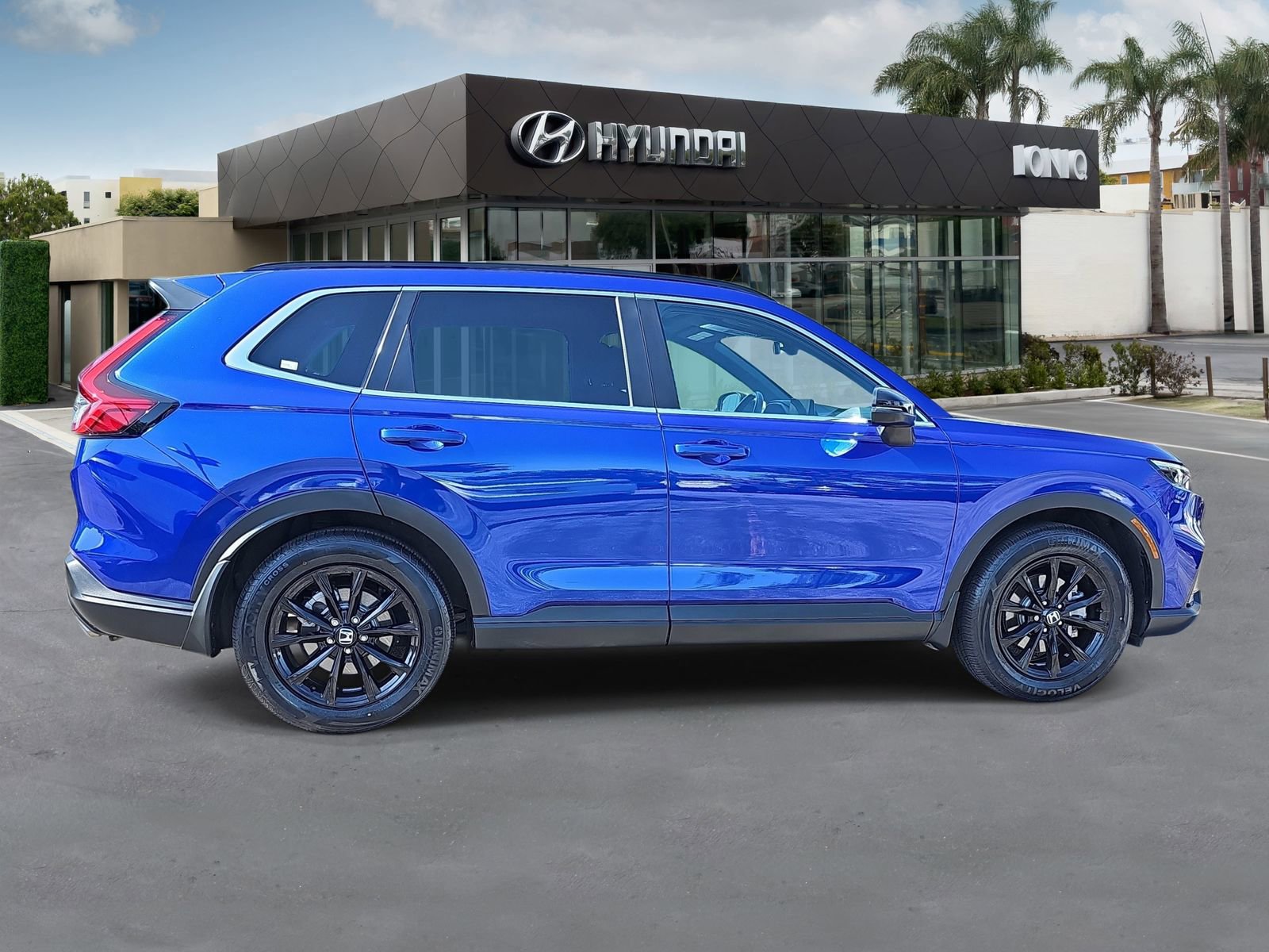 Used 2025 Honda CR-V Sport image 2