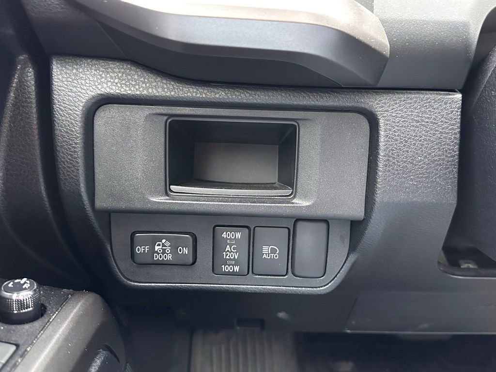 Used 2018 Toyota Tacoma Limited image 30