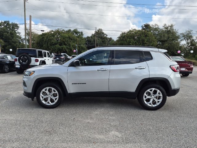 Used 2024 Jeep Compass Latitude AWD/4WD image 6