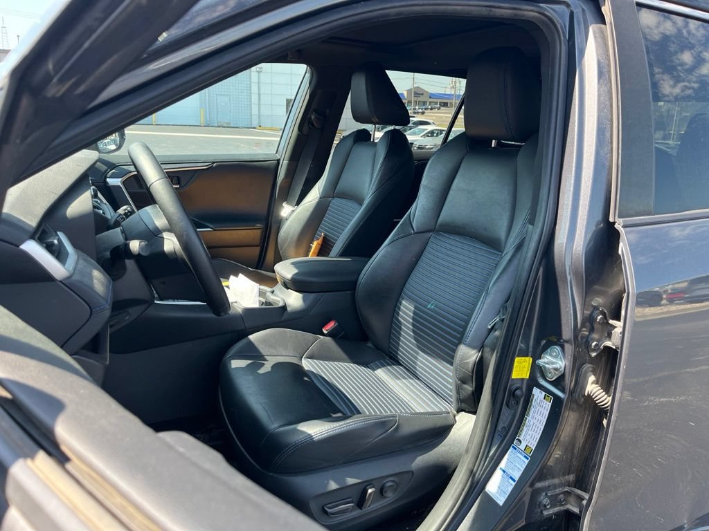 Used 2019 Toyota RAV4 XSE w/ XSE Weather Package AWD/4WD image 19