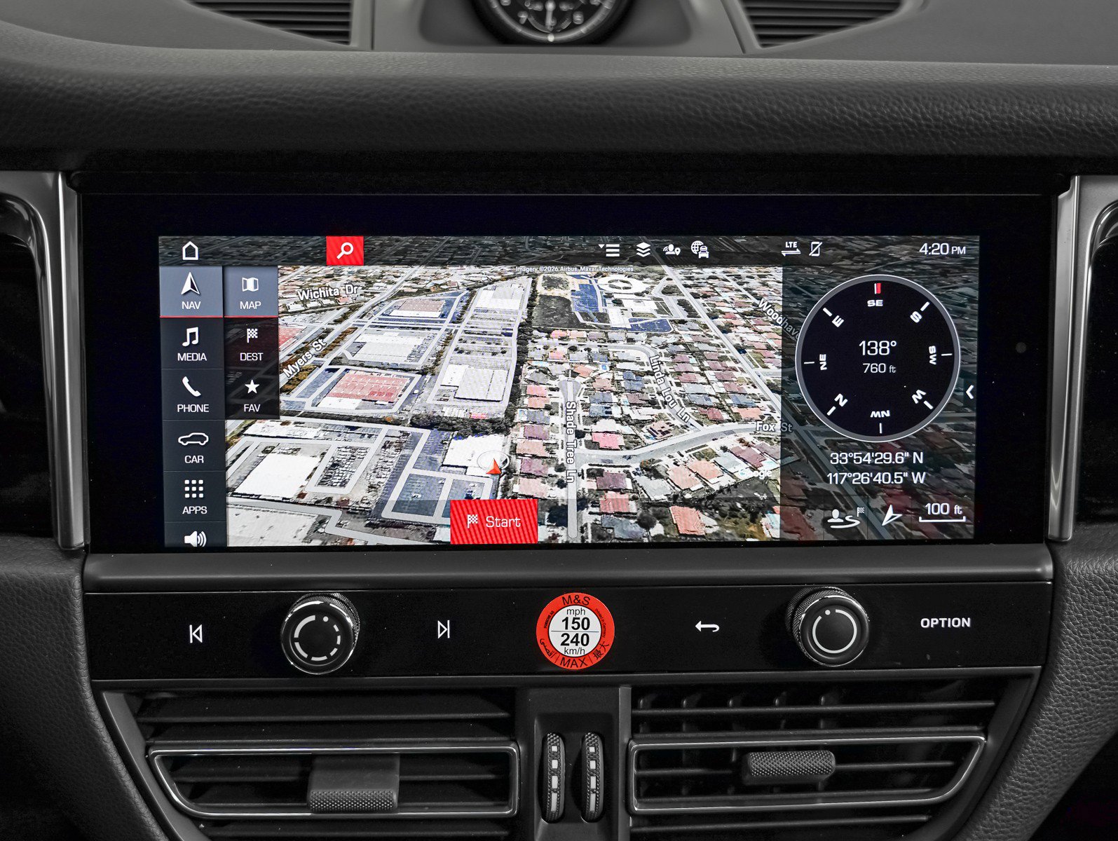 Certified 2025 Porsche Macan AWD/4WD image 22