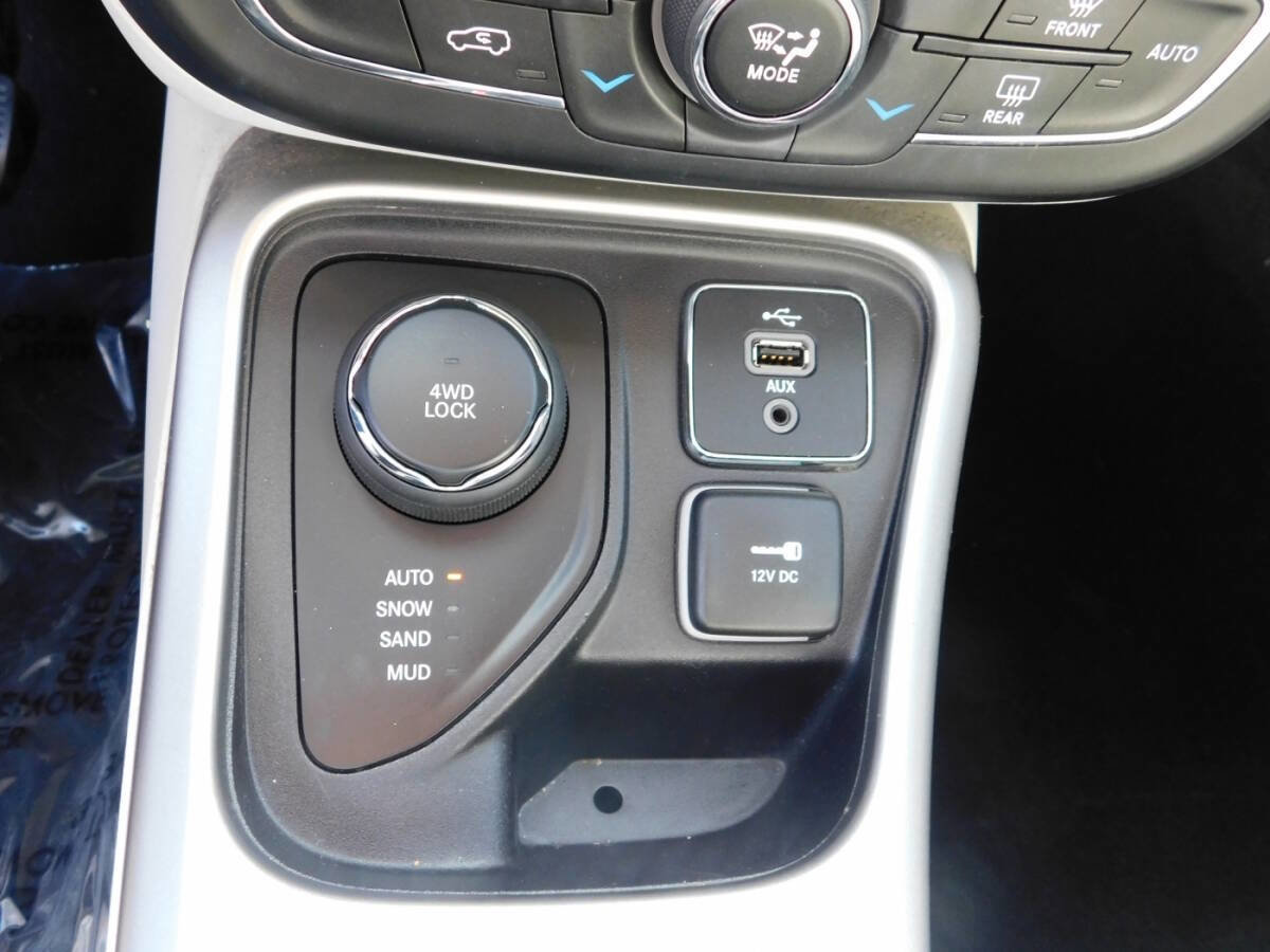 Used 2017 Jeep Compass Latitude w/ Popular Equipment Group image 16