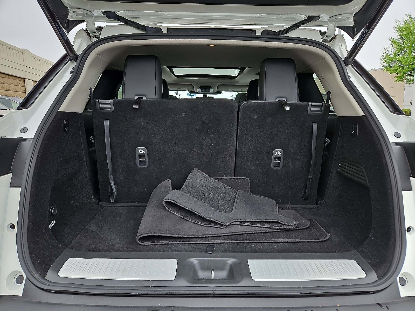 Certified 2023 INFINITI QX60 Luxe w/ Performance Audio Package image 29