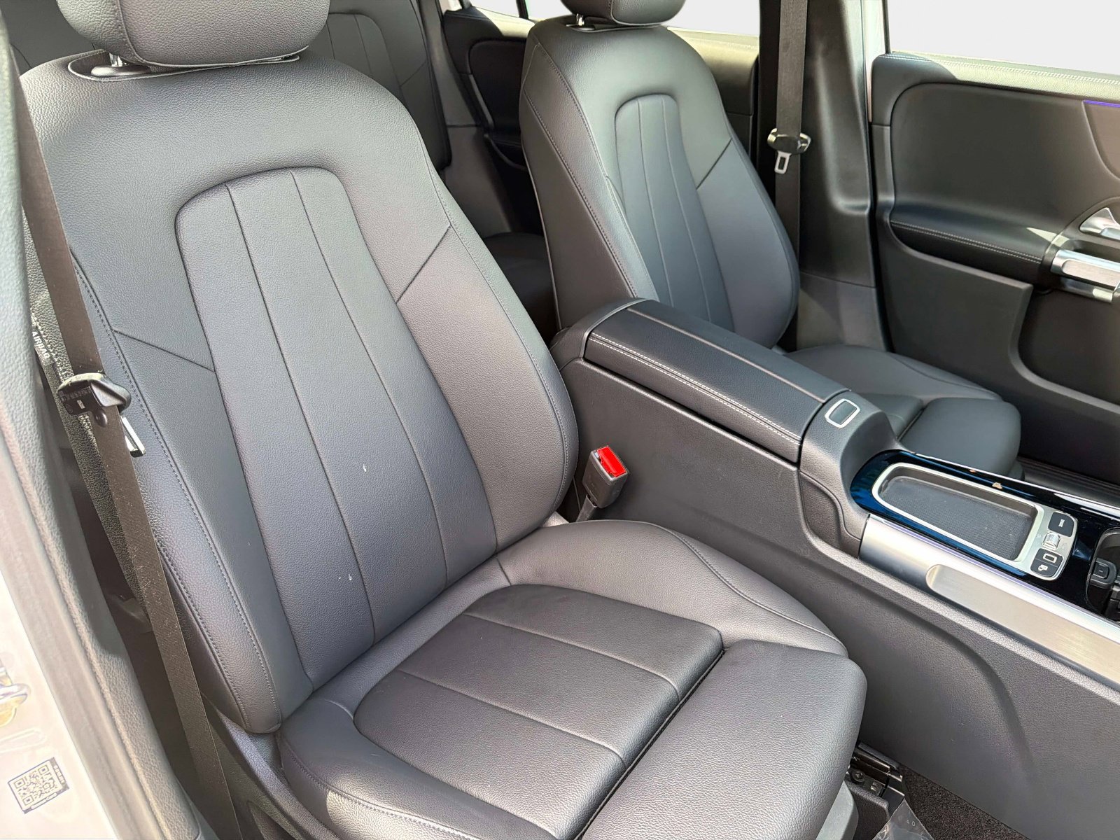 Used 2026 Mercedes-Benz GLB 250 4MATIC image 23