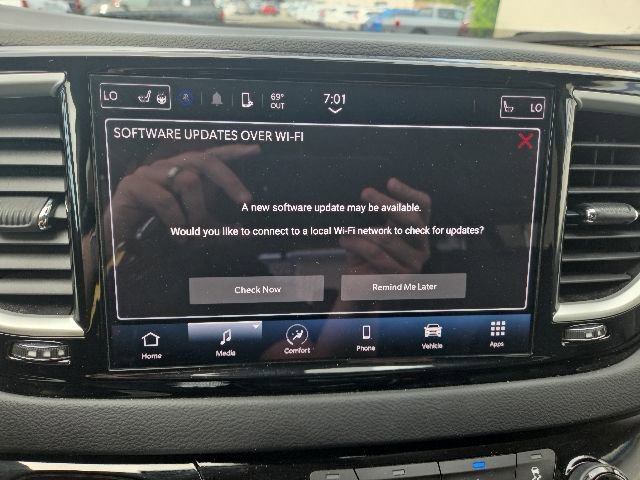 Used 2023 Chrysler Pacifica Touring-L FWD image 20