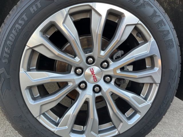 Used 2022 GMC Yukon XL Denali image 28