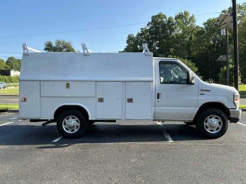 Used 2016 Ford E-350 and Econoline 350 Super Duty w/ Power Windows & Locks Group RWD image 3