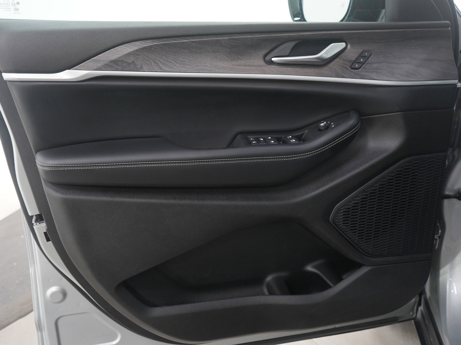 Used 2023 Jeep Grand Cherokee L Limited w/ Luxury Tech Group II image 24