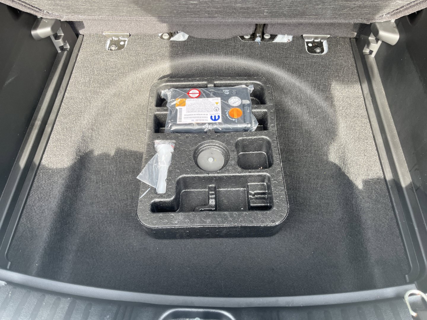 Used 2025 Jeep Compass Limited AWD/4WD image 12