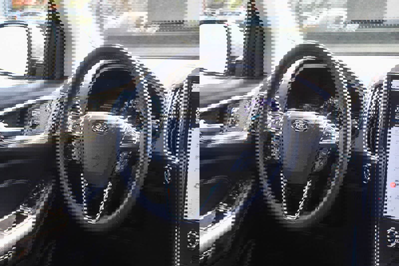 Used 2022 Ford Edge Titanium image 21