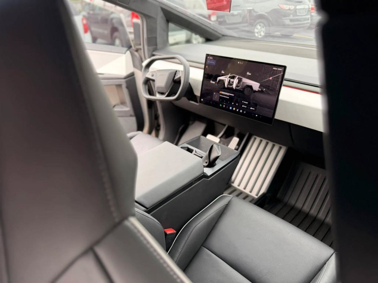 Used 2024 Tesla Cybertruck AWD Crew Cab image 37
