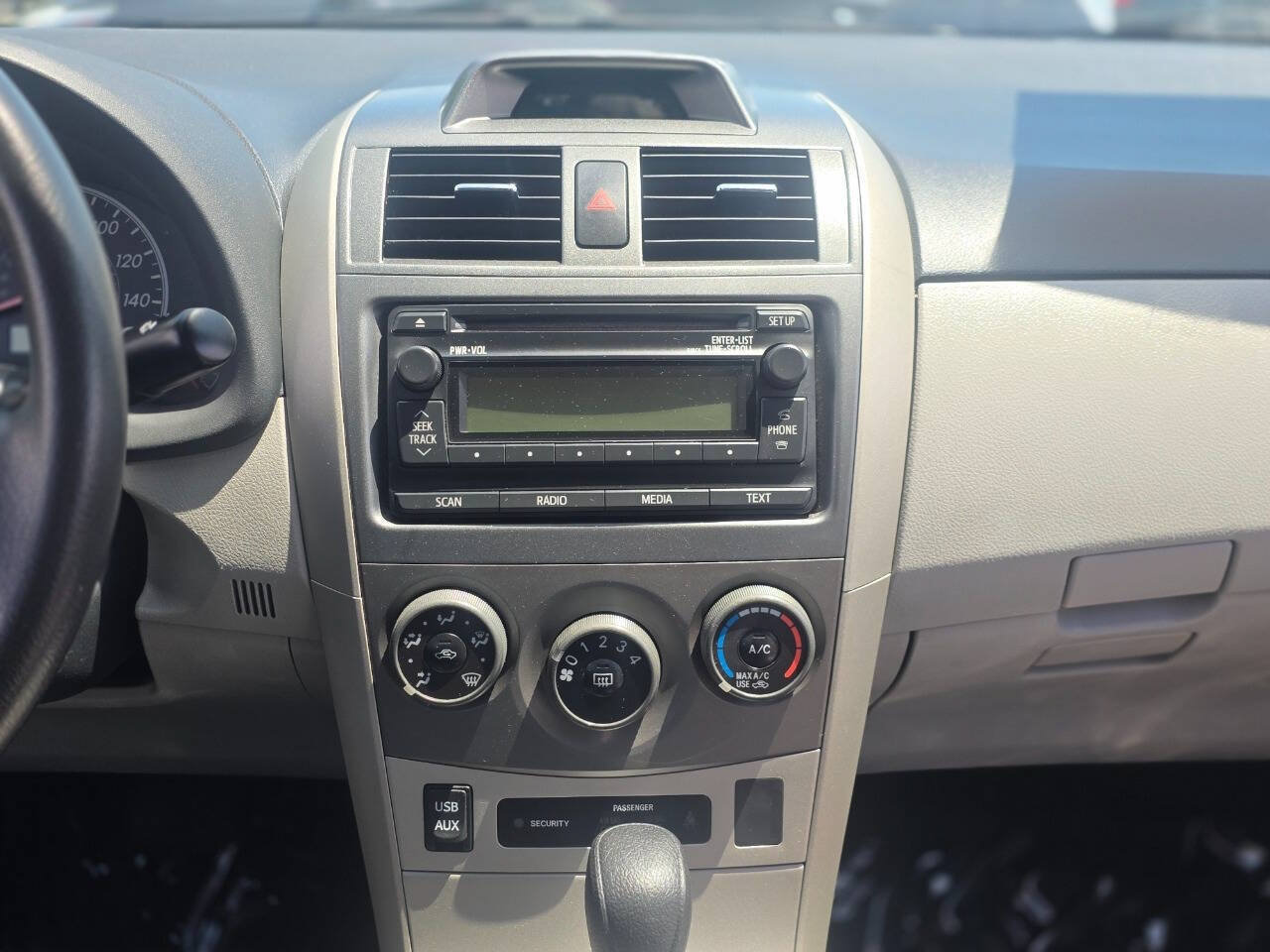 Used 2012 Toyota Corolla LE FWD image 16