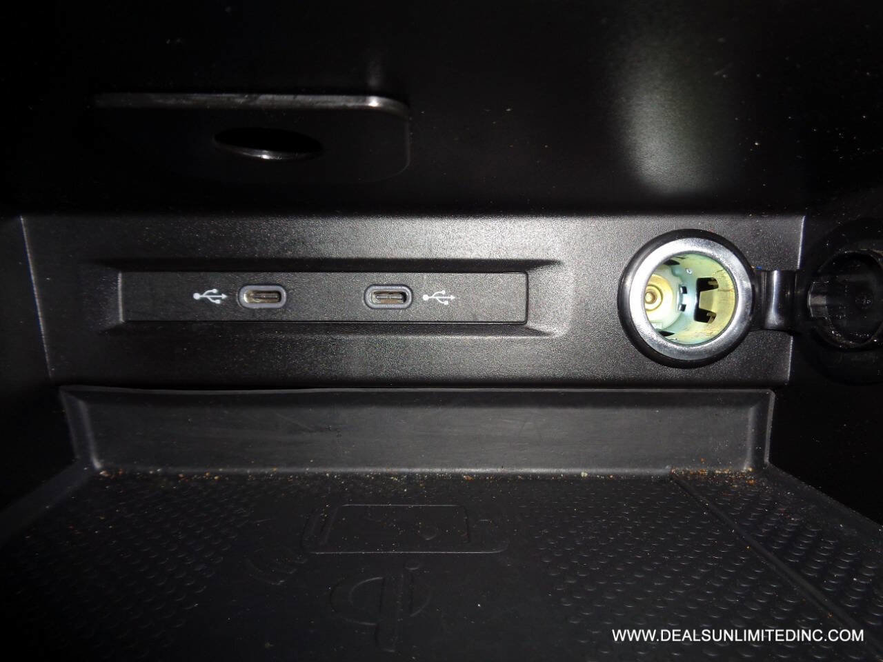 Used 2024 Volkswagen Tiguan SE image 16