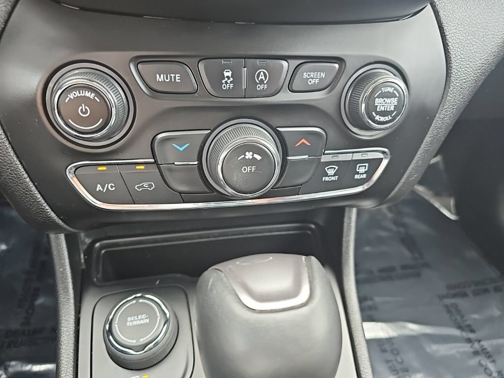 Certified 2021 Jeep Cherokee Latitude Lux AWD/4WD image 32