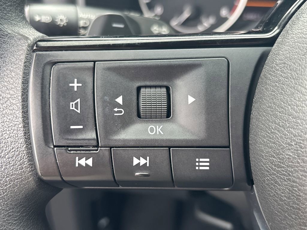 Used 2023 Nissan Rogue SV image 25