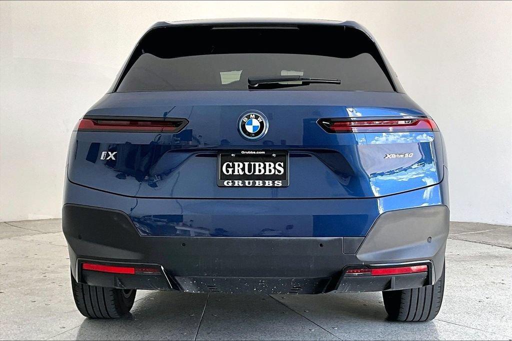 Used 2023 BMW iX xDrive50 AWD/4WD image 4