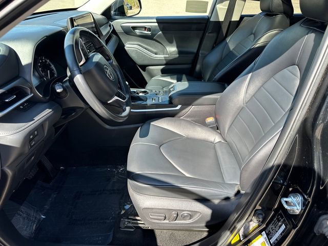 Used 2024 Toyota Highlander XLE AWD/4WD image 31