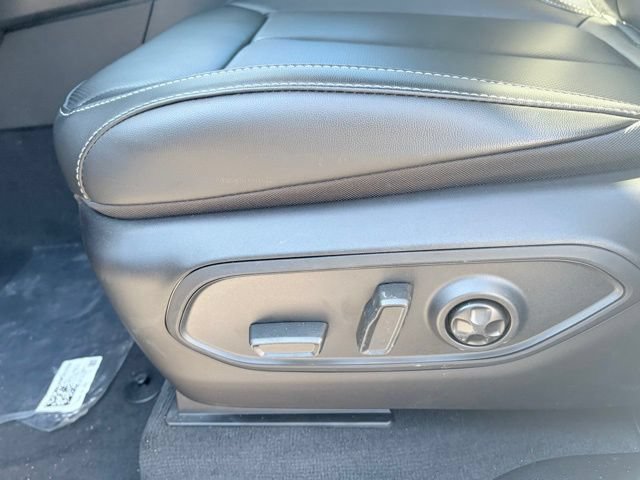 New 2026 Jeep Grand Cherokee Limited w/ Luxury Tech Group II AWD/4WD image 17